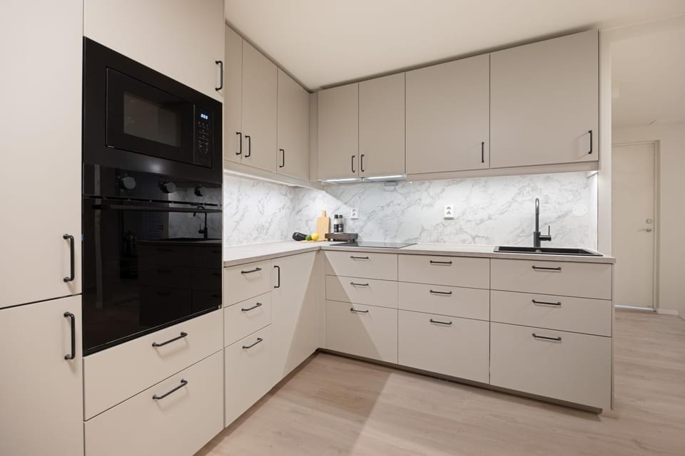 Kitchen or kitchenette, dishwasher, minibar, oven, stove