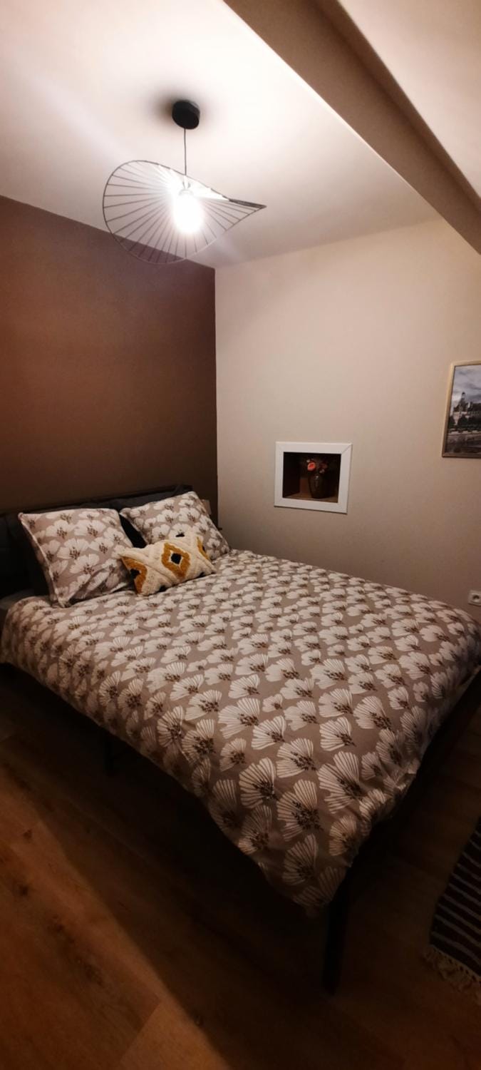 Bed, Bedroom