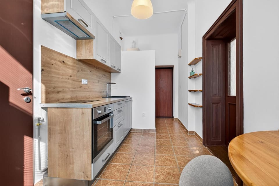 Kitchen or kitchenette, oven, stove