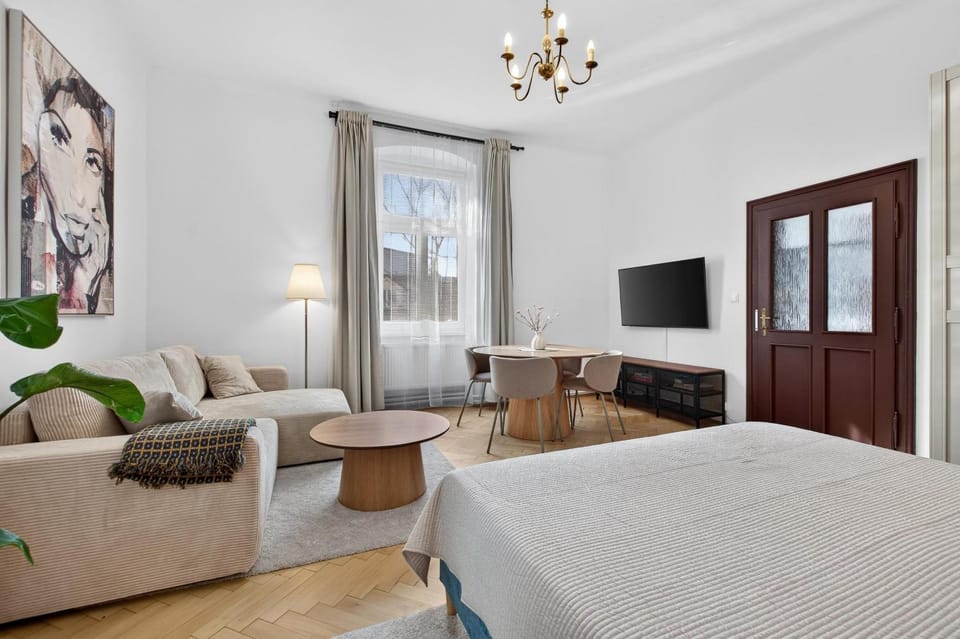 Communal lounge/ TV room, Living room, Photo of the whole room, Bedroom