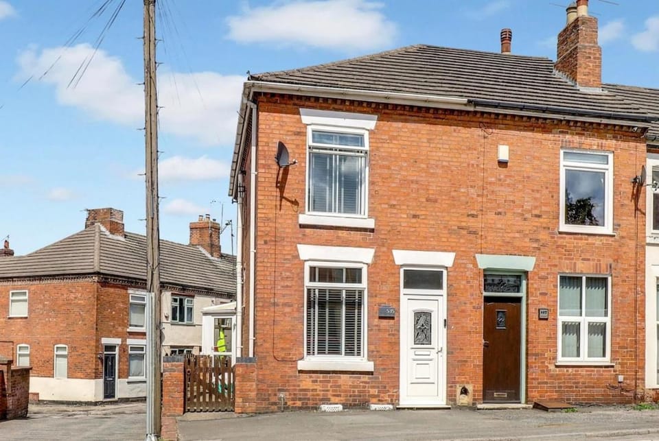 535 Escape House in Amber Valley