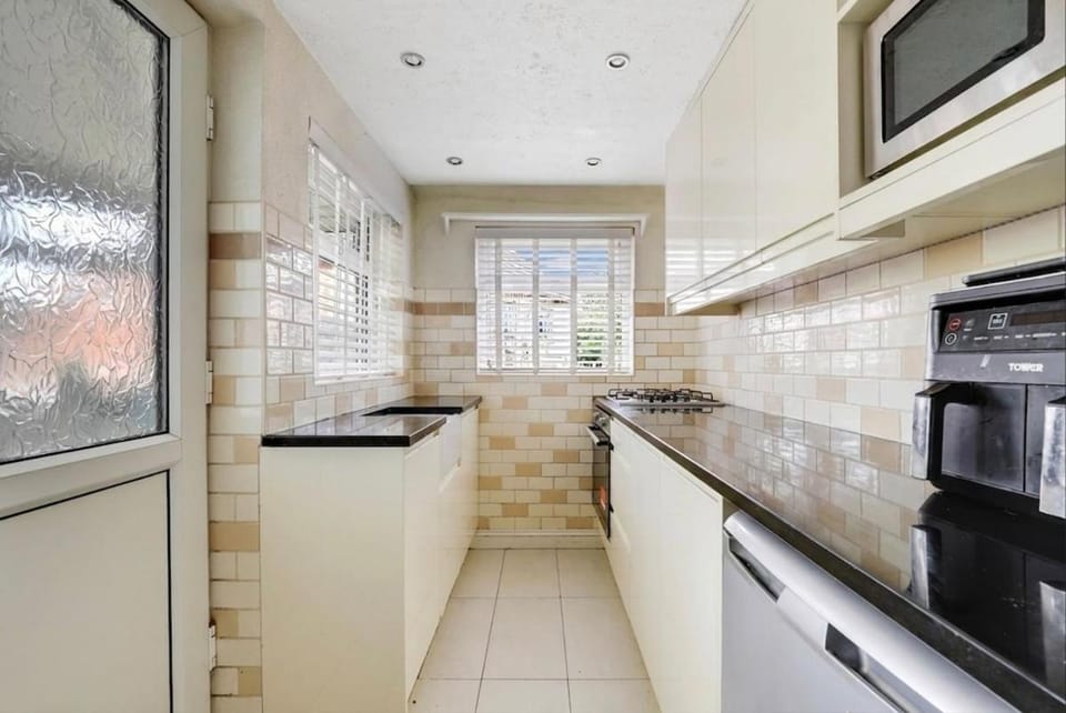 535 Escape House in Amber Valley