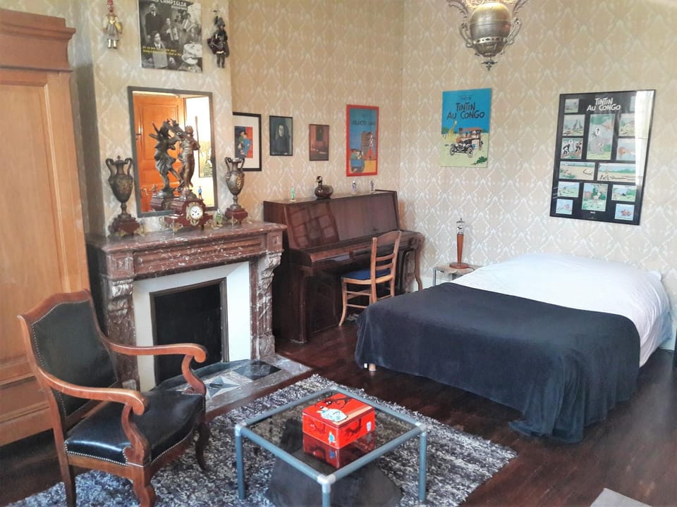 Bed, Seating area, Bedroom