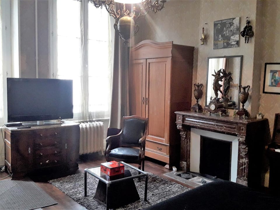 TV and multimedia, Seating area