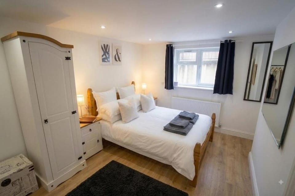 Stylish 2BR Greenwich Home Free Parking 02 Apartment in London Borough of Lewisham