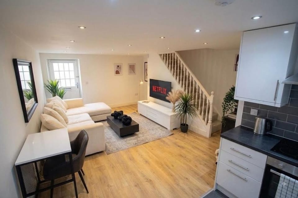 Stylish 2BR Greenwich Home Free Parking 02 Apartment in London Borough of Lewisham