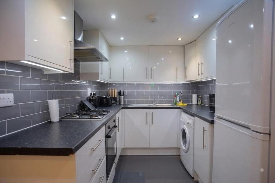 Stylish 2BR Greenwich Home Free Parking 02 Apartment in London Borough of Lewisham