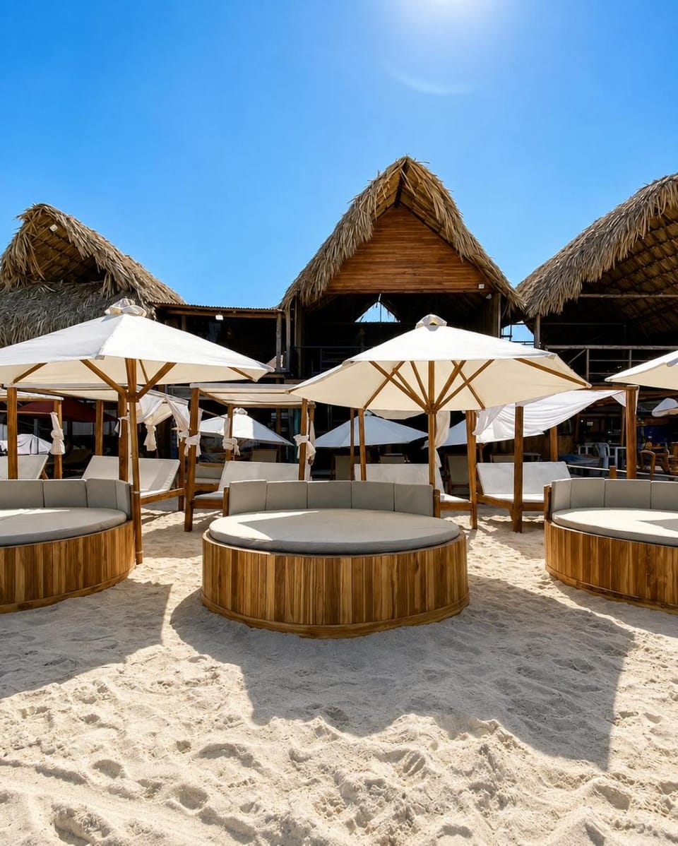 Natural landscape, Balcony/Terrace, Lounge or bar, Beach, Sea view, sunbed