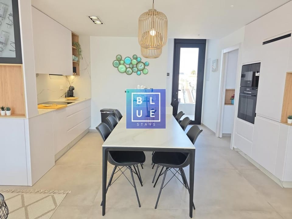 Joni-1 Penthouse, Poolside Luxury Apartment with Rooftop Kitchen by BLUE STAYS Apartment in San Pedro del Pinatar