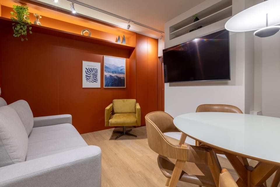 TV and multimedia, Living room, Seating area, Dining area
