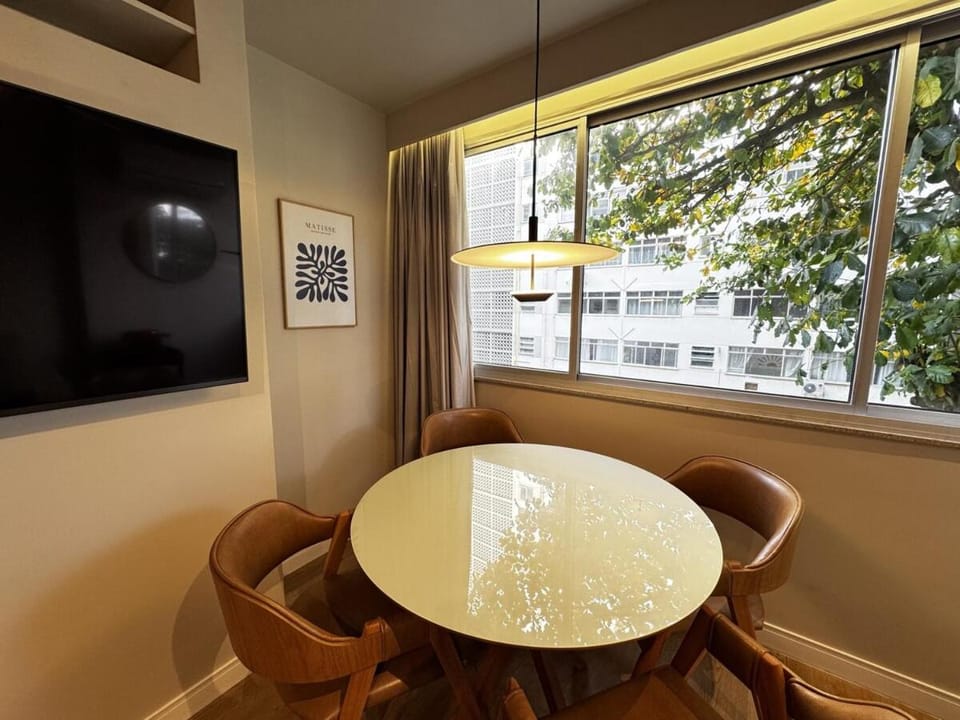 Communal lounge/ TV room, TV and multimedia, Dining area