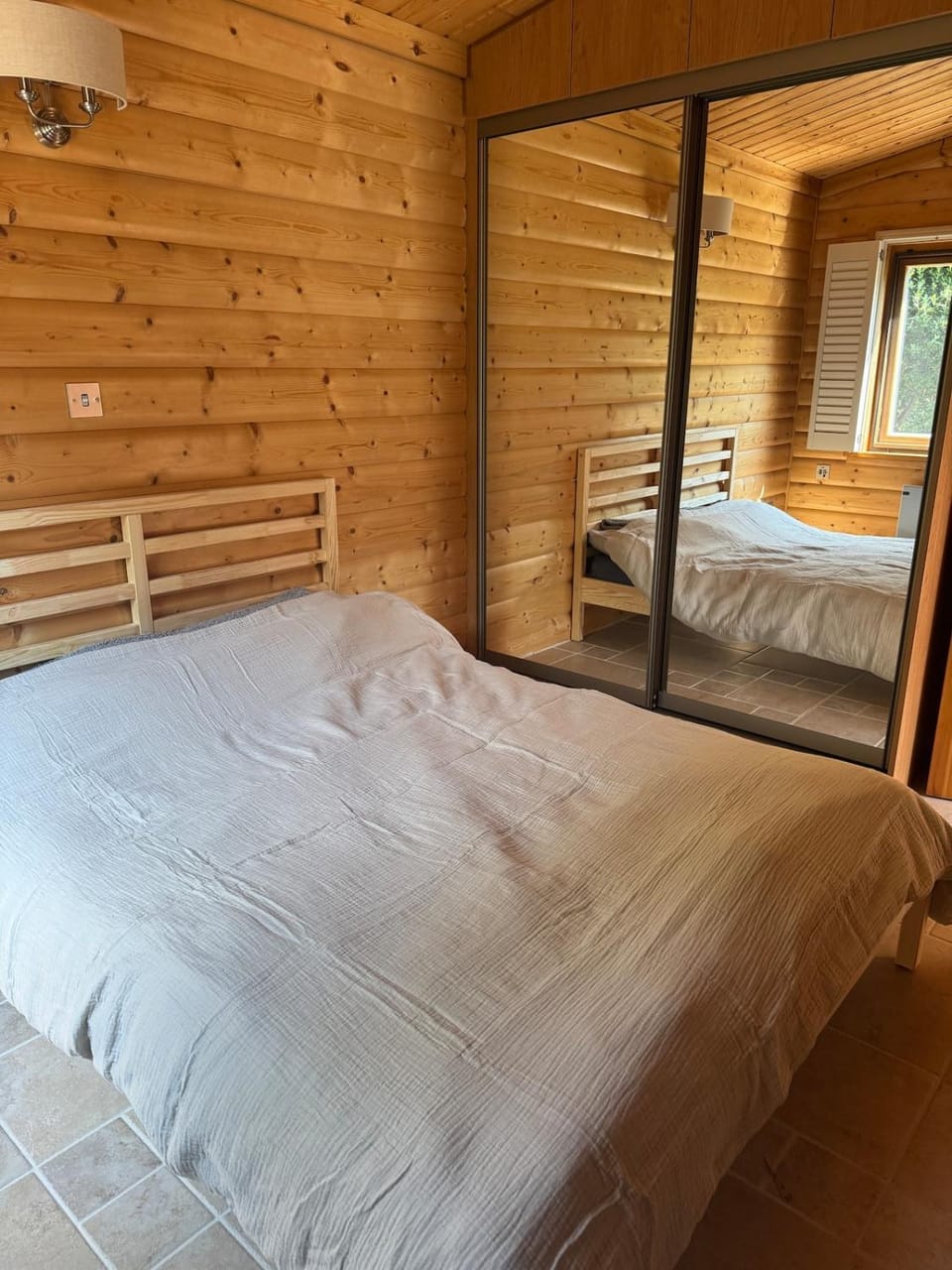 Self Contained log cabin with lot of greenery Cabin in England