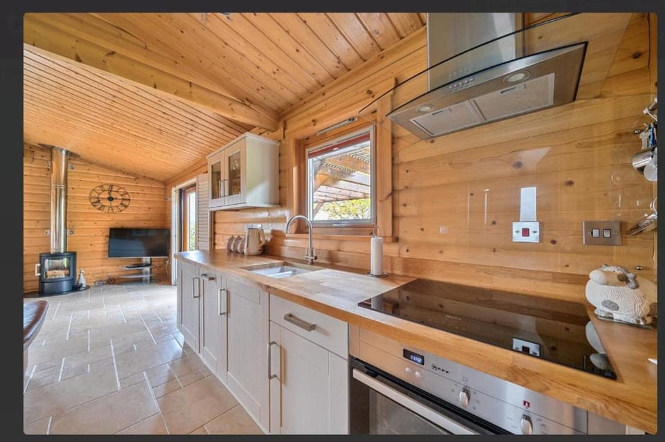 Self Contained log cabin with lot of greenery Cabin in England