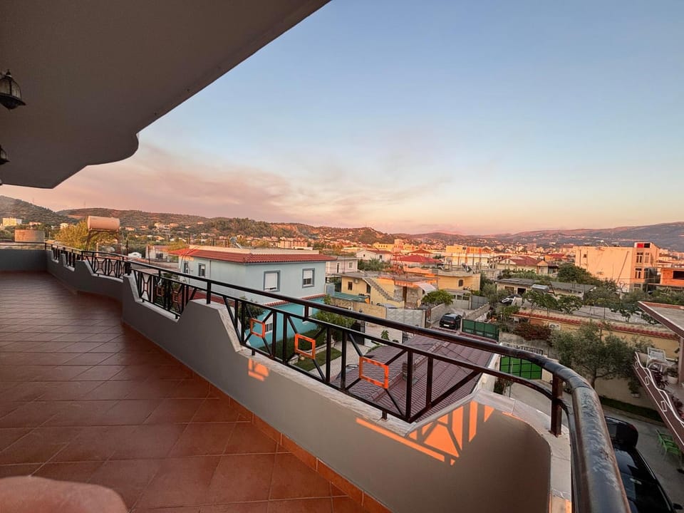 View (from property/room), Balcony/Terrace, City view
