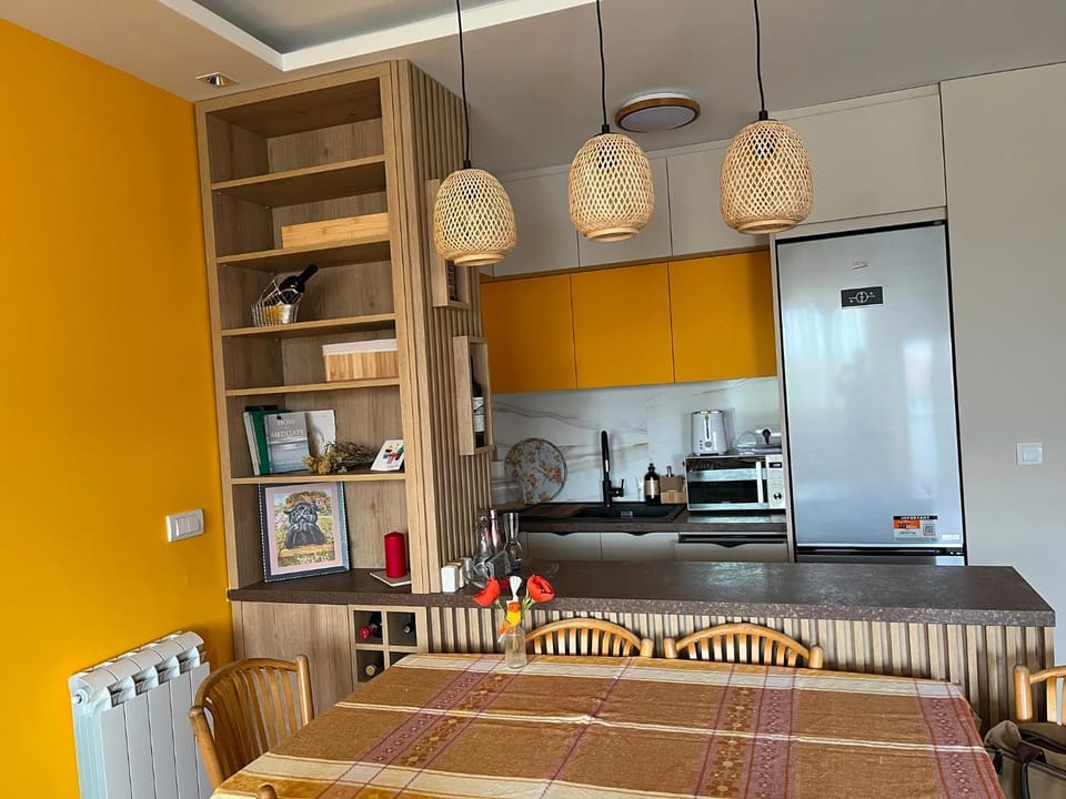 Kitchen or kitchenette, Dining area, toaster