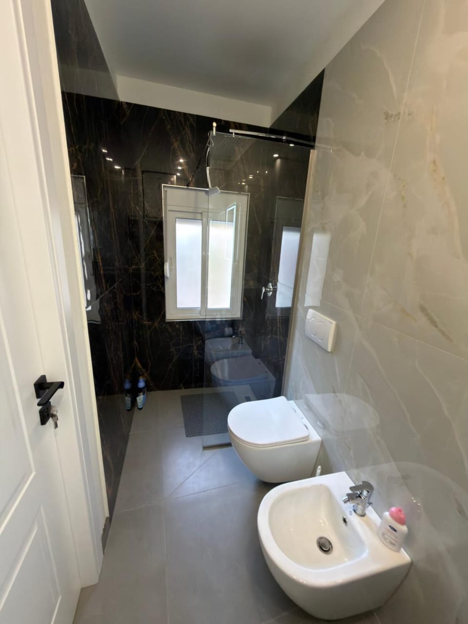 Shower, Toilet, Bathroom, bidet, towels