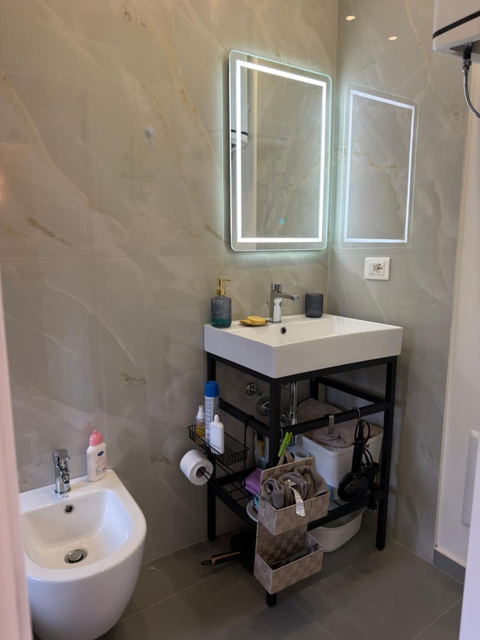 Toilet, Bathroom, towels