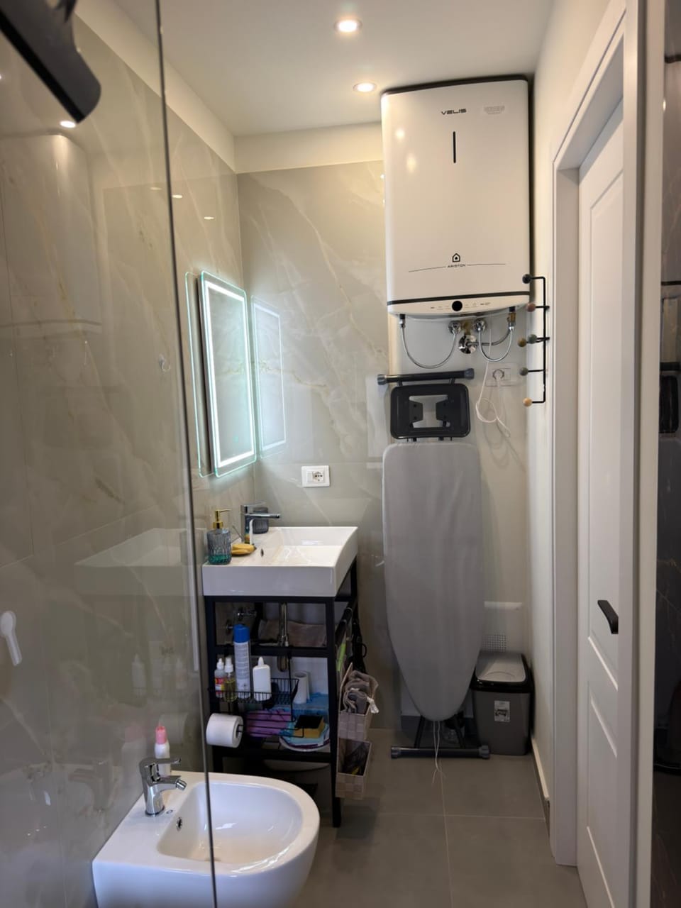 Shower, Toilet, Bathroom, towels