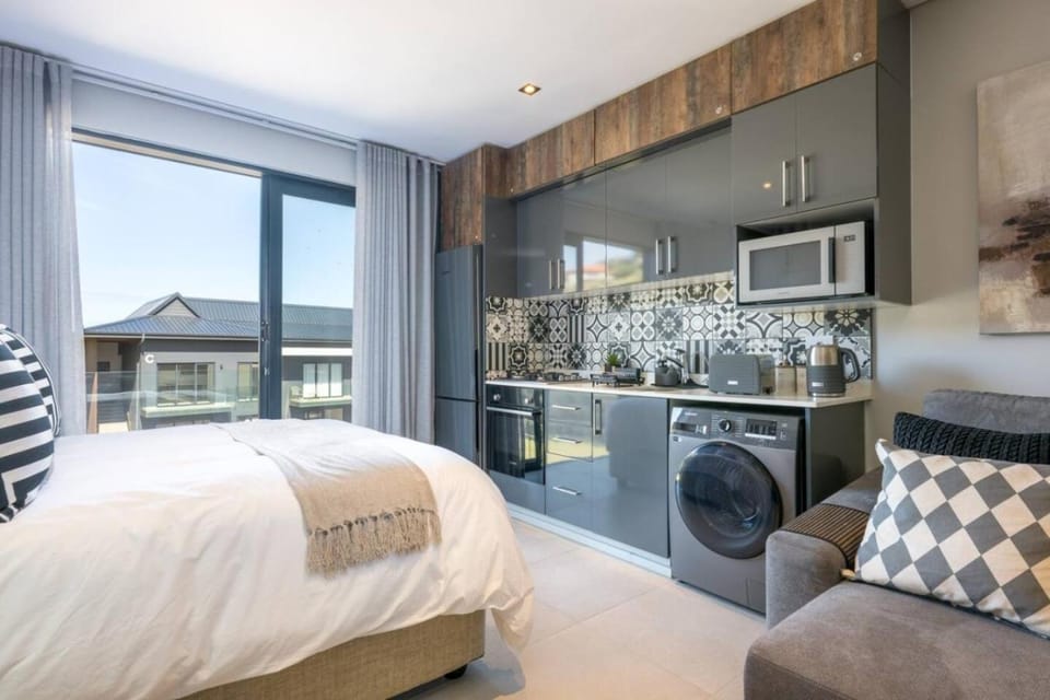 Bed, Kitchen or kitchenette, Photo of the whole room, Bedroom, minibar, washing machine, dryer