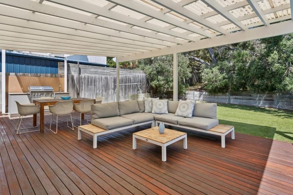 Aqua Retreat House in Melbourne