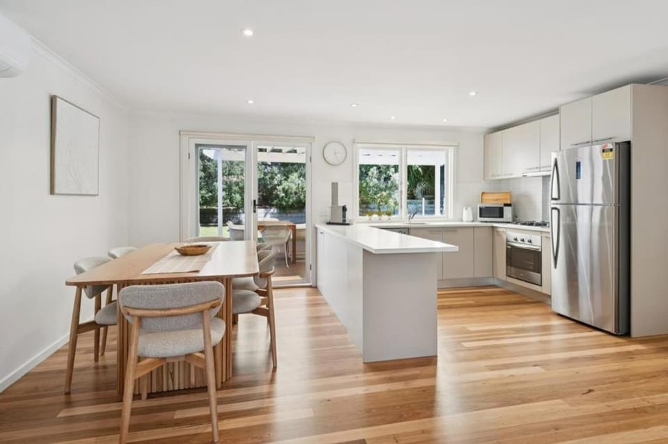 Aqua Retreat House in Melbourne
