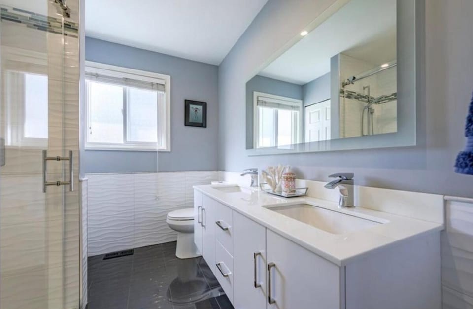 Spacious North Delta Home with Private Backyard Apartment in Surrey