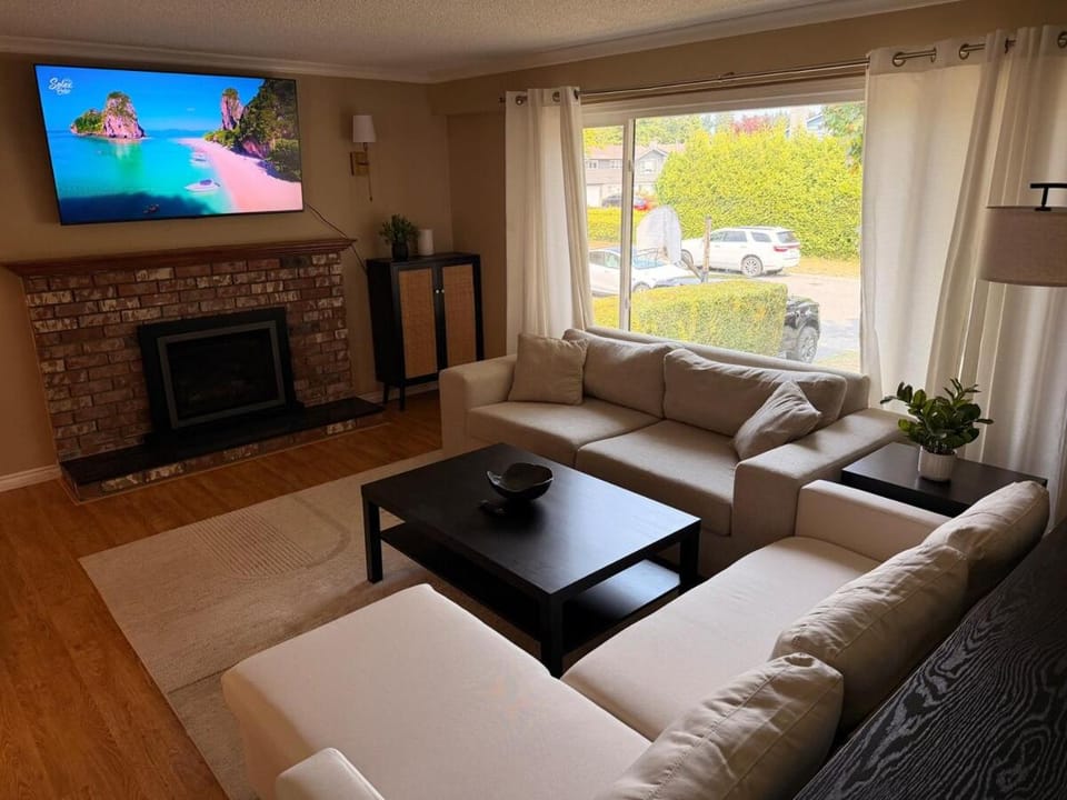 Spacious North Delta Home with Private Backyard Apartment in Surrey
