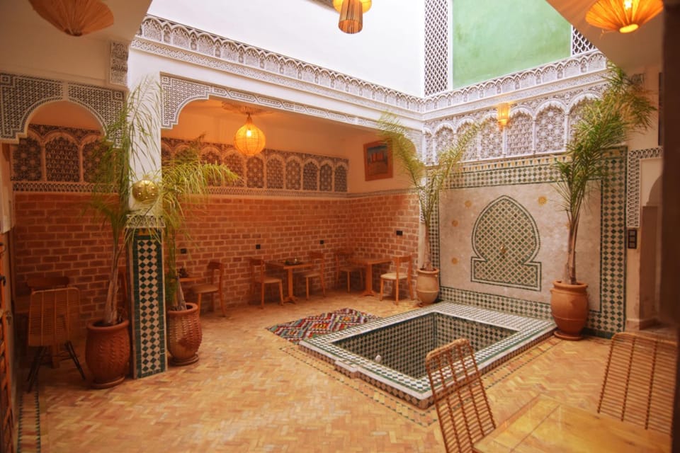 Property building, Restaurant/places to eat, Pool view, Swimming pool
