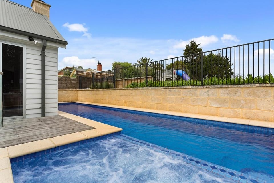Seaside Splendour House in Melbourne Road