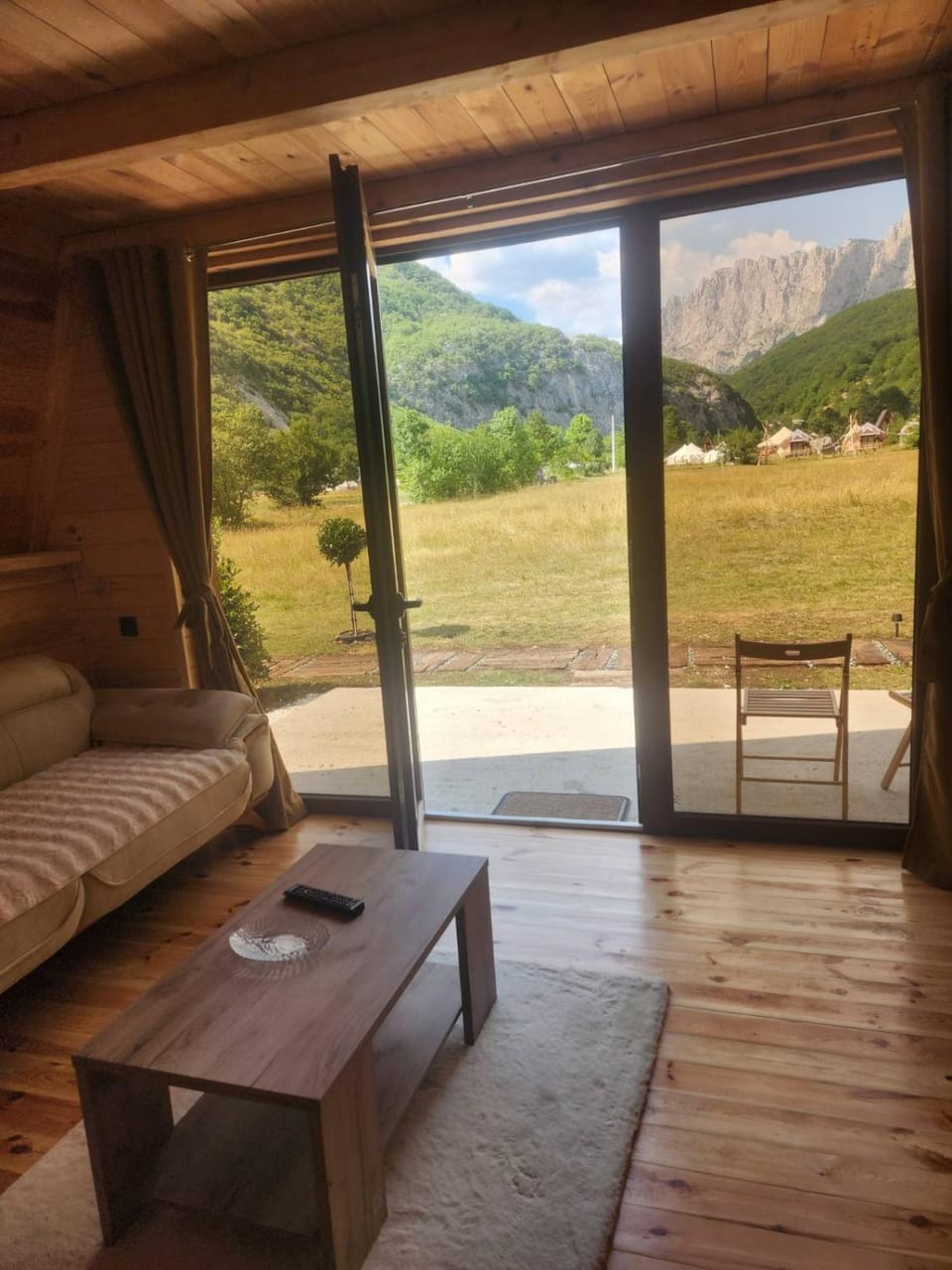 Game of Stones -Hidden Gem of Durmitor House in Montenegro