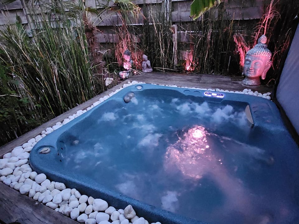 Garden, Hot Tub