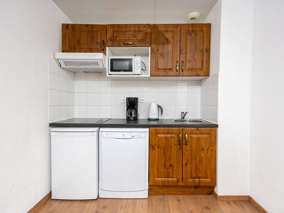 Appartement avec parking, animaux OK - 6 pers. - FR-1-695-101 Apartment in Occitanie