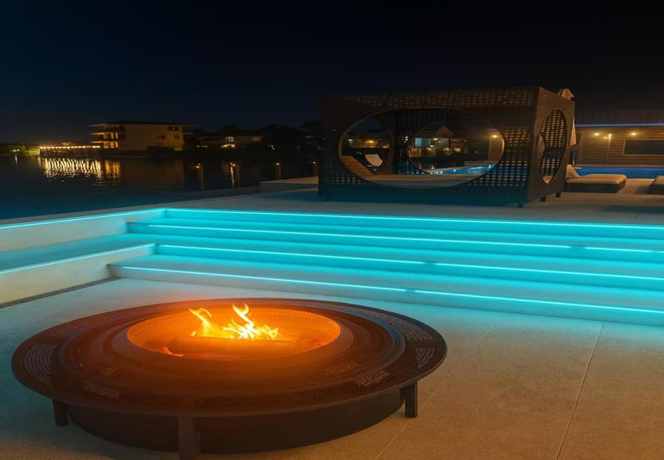 Phenomenal Lux Oceanfront House with Heated Pool & Hot Tub, Firepit, Private Dock and very close 2 beach House in Ono Island