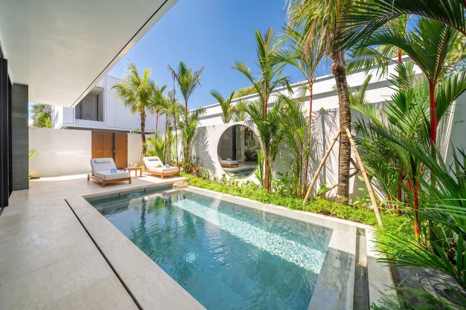 Patio, Swimming pool, Swimming pool, sunbed