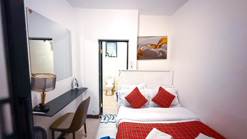 Bed, Living room, Photo of the whole room, Seating area, Bedroom, hair dresser