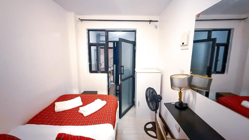 Bed, Living room, Photo of the whole room, Seating area, Dining area, Bedroom, towels, air conditioner