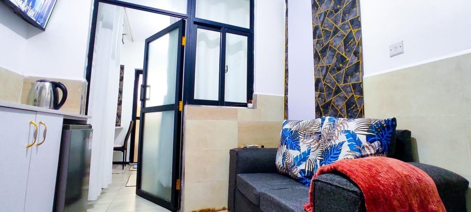 Bed, TV and multimedia, Kitchen or kitchenette, Living room, Photo of the whole room, Seating area, Dining area, Bedroom, minibar, oven