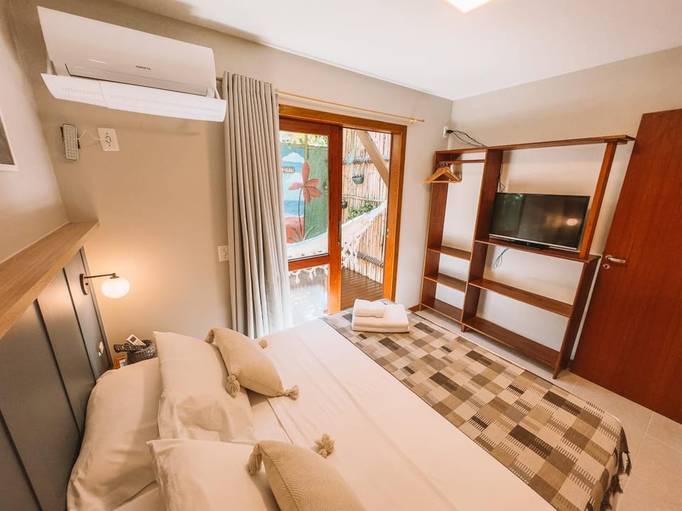 Bed, TV and multimedia, Photo of the whole room, Bedroom, air conditioner