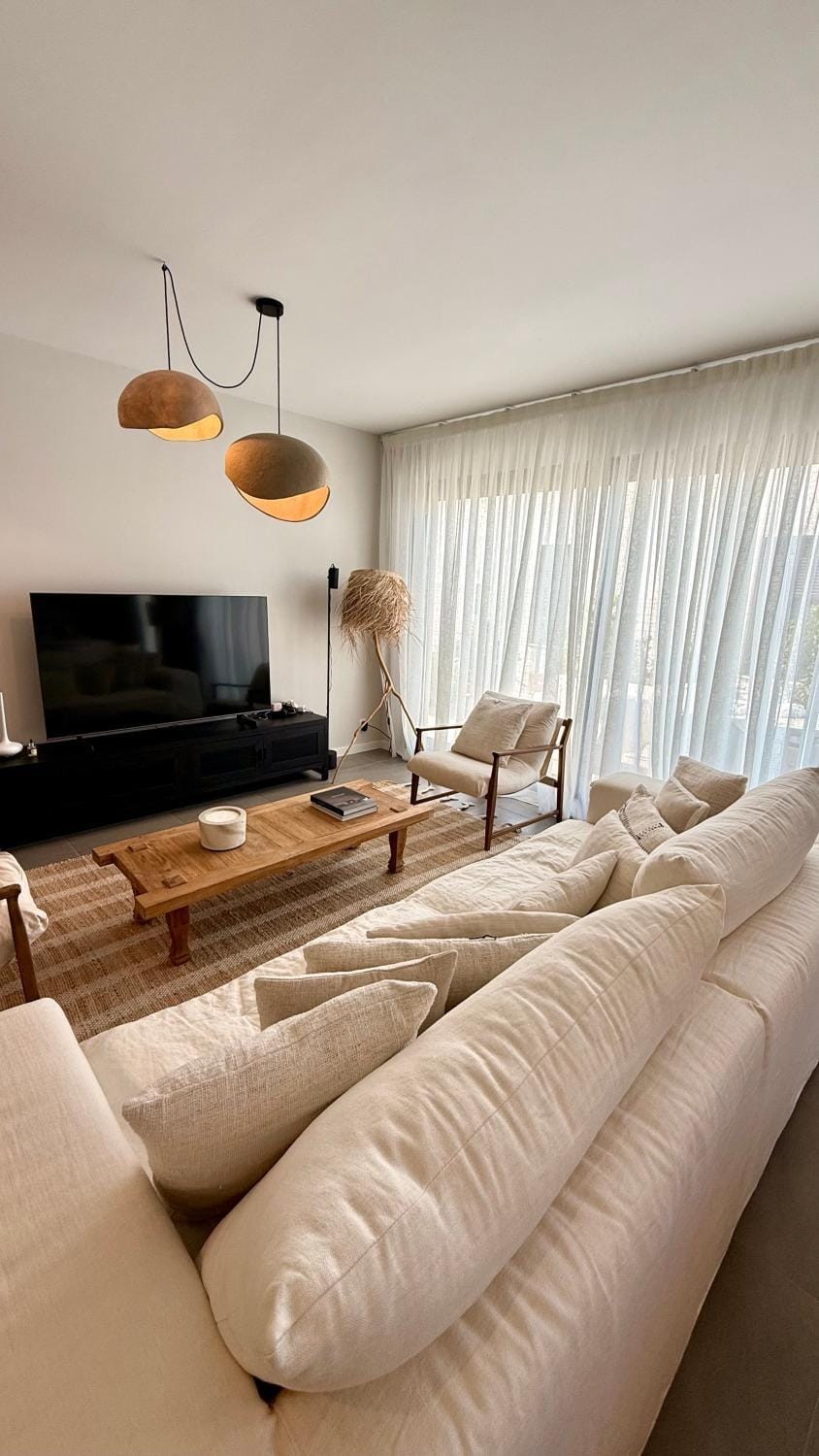 TV and multimedia, Living room, Photo of the whole room, Seating area, Evening entertainment