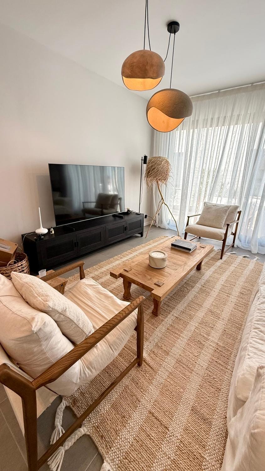 TV and multimedia, Living room, Photo of the whole room, Seating area, Evening entertainment