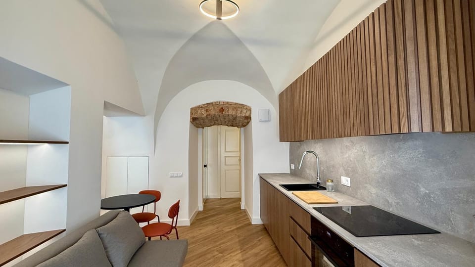 Kitchen or kitchenette, Living room, Seating area, Dining area, stove