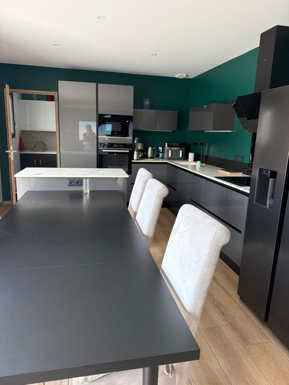 Dining area, oven, stove