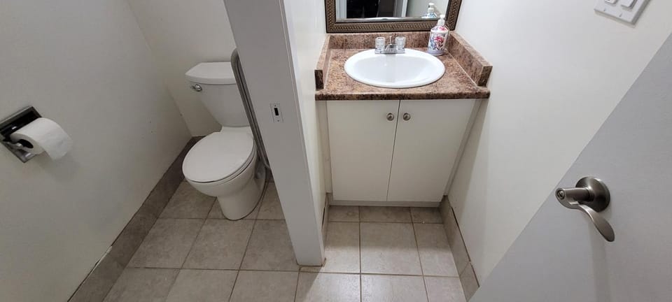 Cozy PrivateRoom Close YVR Airport Metro HeartCenter Vacation rental in Richmond