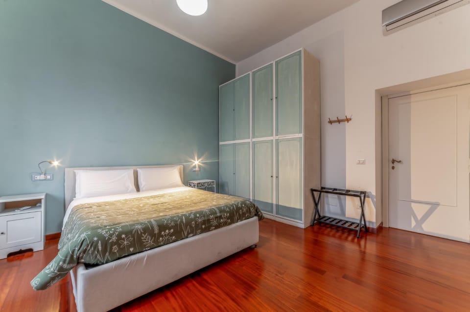 Bed, Photo of the whole room, Bedroom, wardrobe, air conditioner
