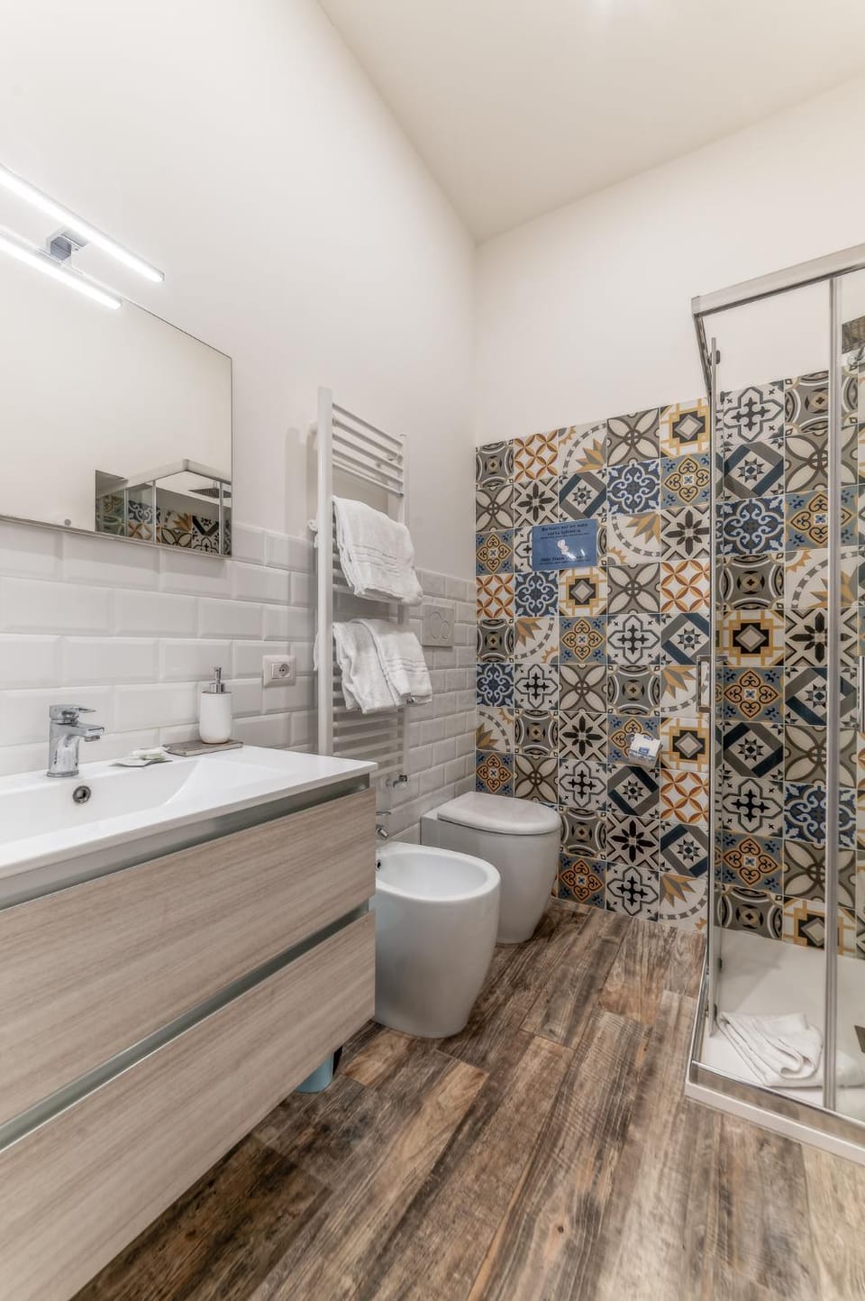 Shower, Toilet, Bathroom, bidet, towels