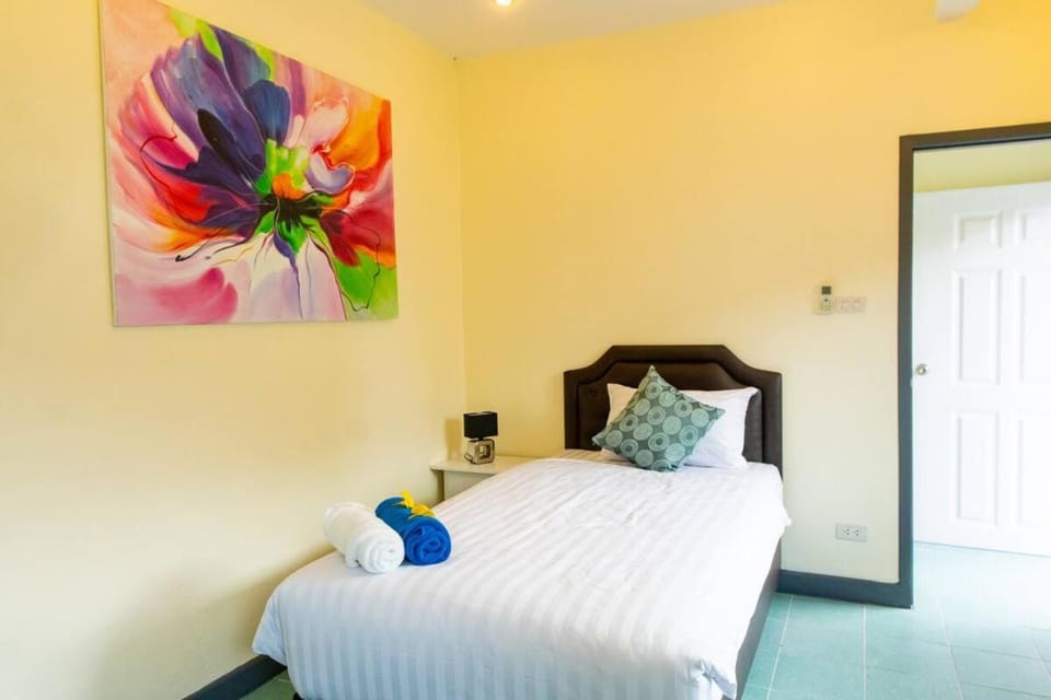 Beautiful 4 Bed Bungalow Close to Beach & Hotspots Villa in Choeng Thale