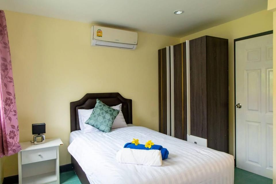 Beautiful 4 Bed Bungalow Close to Beach & Hotspots Villa in Choeng Thale