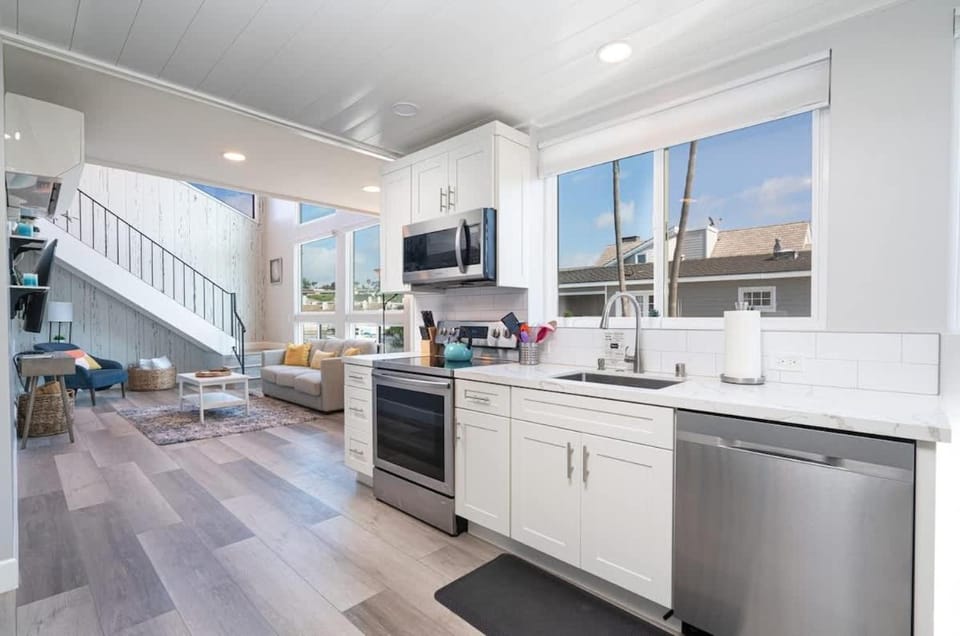 1011 N Bayfront B - Light Bright Balboa Island with Bay Views home House in Balboa Island