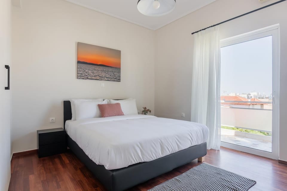 Sunny & Spacious Golf Glyfada Apartment - 2BD Apartment in South Athens