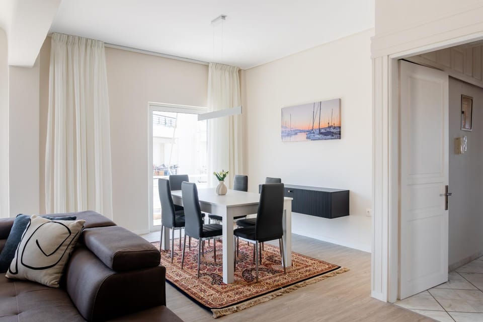 Sunny & Spacious Golf Glyfada Apartment - 2BD Apartment in South Athens